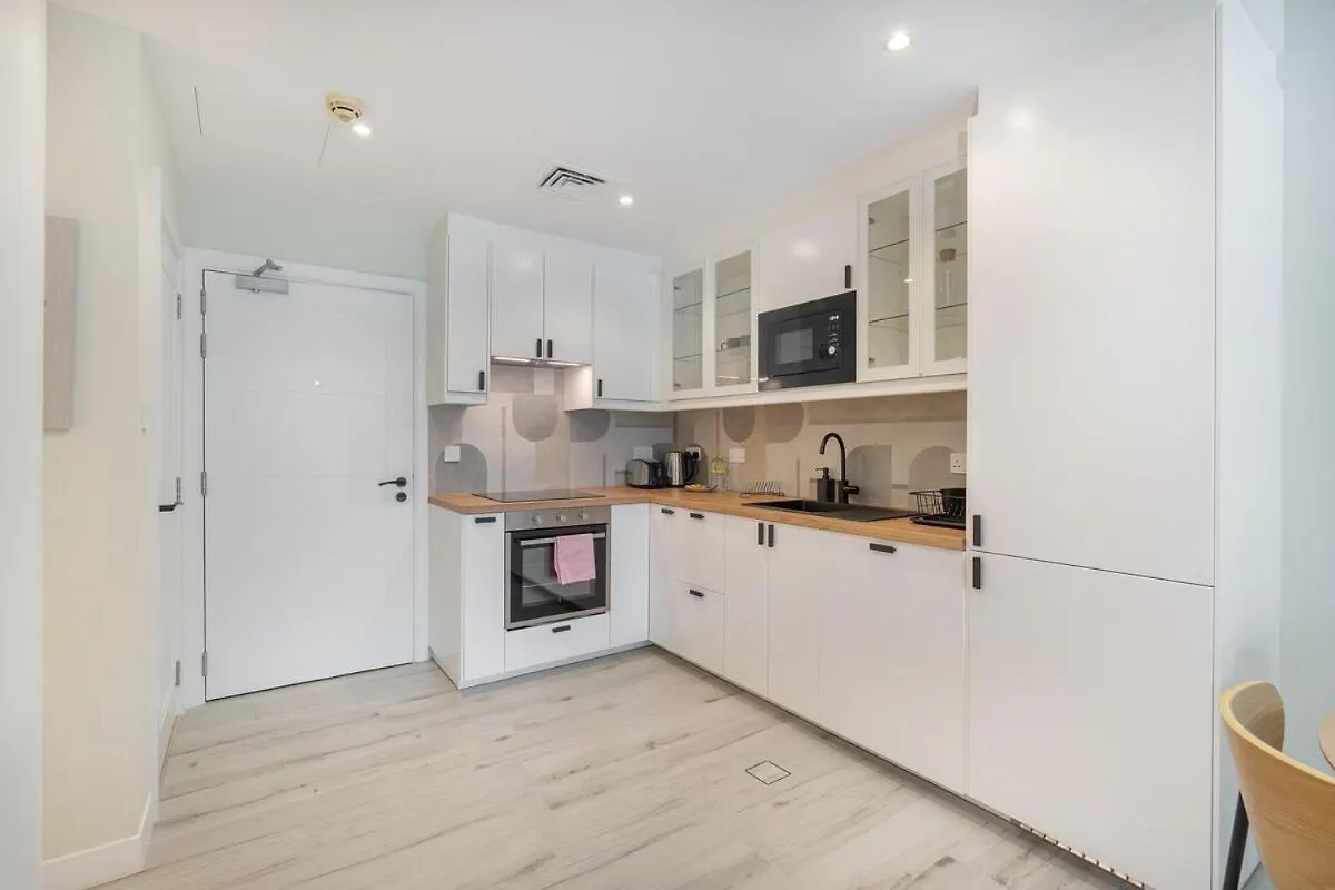 شقة Spectacular 1-Bedroom Perfect For 4 In The Greens دبي